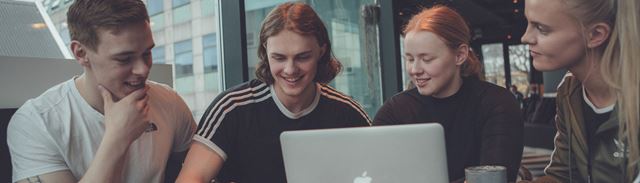 Studerende laver gruppearbejde