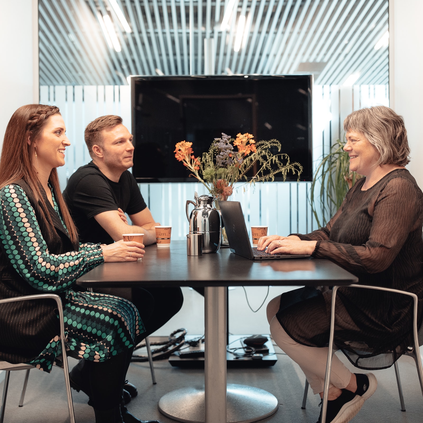 Trygd - par á kundafundi